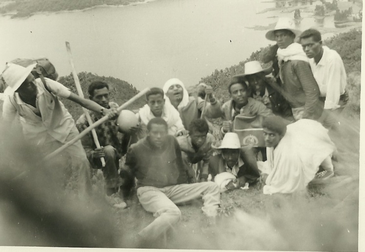 እኔና ሽመሌ ተበስተፊት ... ድካሙ ሽቅብ ቁልቁል እያነሳ ሲጥለን