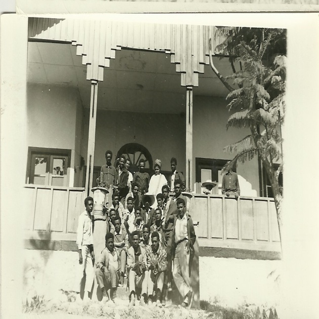 አምቦ ቀ.ኃ.ሥ. ማእረገ ሕይወት ሁለተኛ ደረጃ ት/ቤት እንዳረፍን