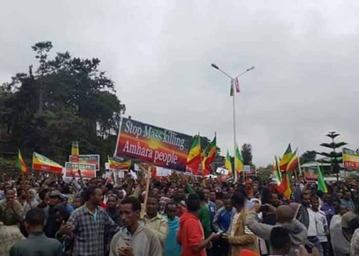 ታሪካዊው የጎንደር ሰልፍ / People in Gonder are protesting against Ethiopia's ruling party and land grabs, 31 July 2016.