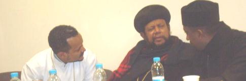 (ከግራ ወደ ቀኝ) ቀሲስ ያሬድ ገመድኅን አቡነ እንጦንስ መለከ ገነት ቀሲስ ከፍያለው አስቻለው