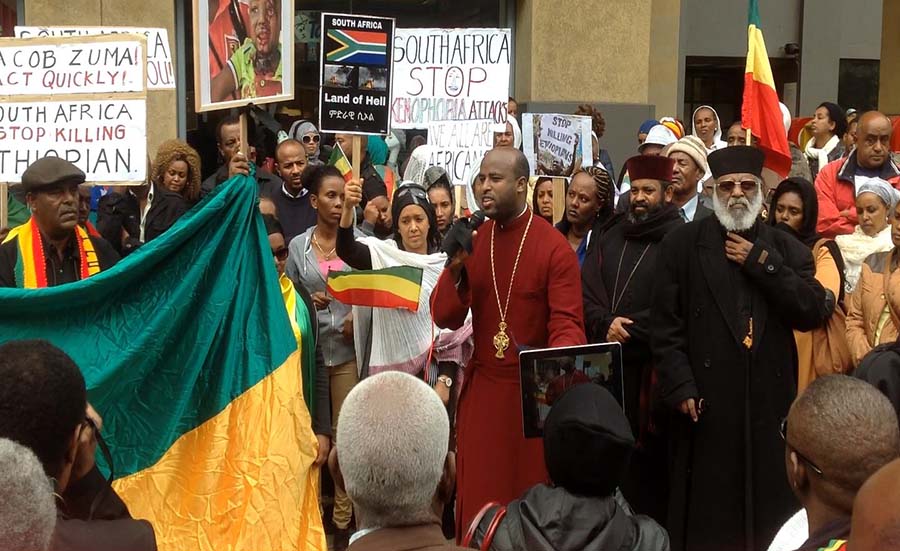 Ethiopians protested in Melbourne. Ethiopians protested in Melbourne. Ethiopians protested in Melbourne. በሜልበርን የሚገኙ ኢትዮጵያዊያን በደቡብ አፍሪካና በሊቢያ በወገኖቻችን ላይ የተፈጸመውን ኢሰብዓዊ ጥቃት በመቃወም ከፍተኛ የተቃውሞ ሰልፍ አደረጉ