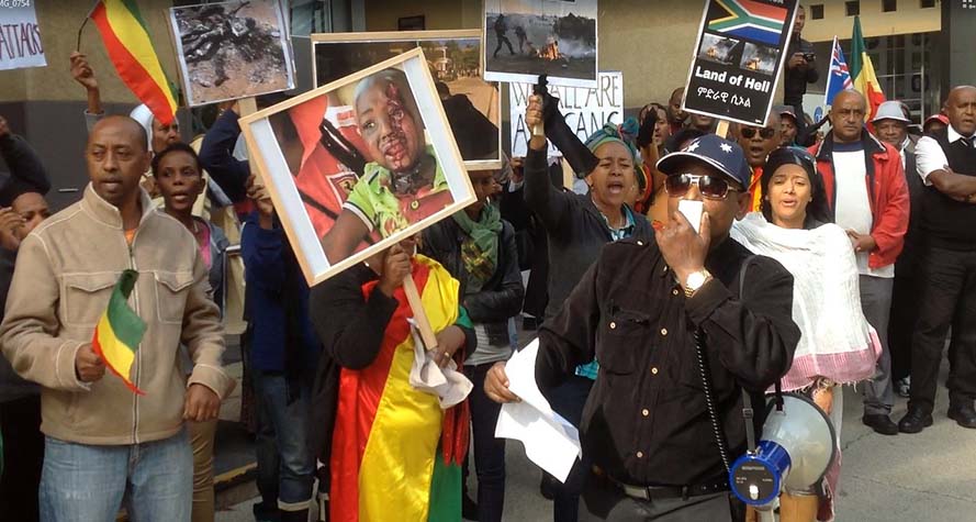 Ethiopians protested in Melbourne. Ethiopians protested in Melbourne. Ethiopians protested in Melbourne. በሜልበርን የሚገኙ ኢትዮጵያዊያን በደቡብ አፍሪካና በሊቢያ በወገኖቻችን ላይ የተፈጸመውን ኢሰብዓዊ ጥቃት በመቃወም ከፍተኛ የተቃውሞ ሰልፍ አደረጉ