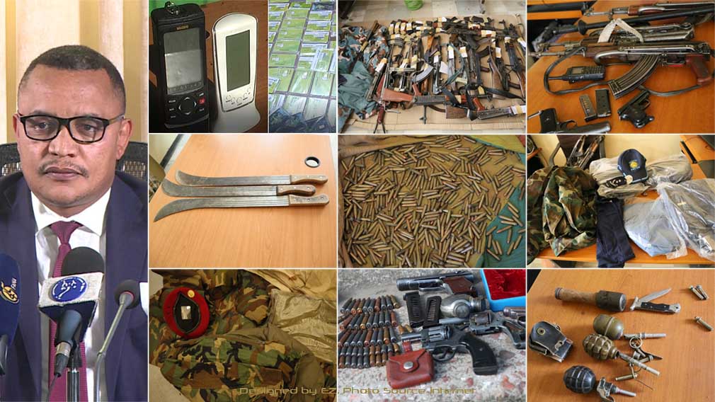 የአዲስ አበባ ፖሊስ ኮሚሽን ኮሚሽነር ጌቱ አርጋው (ግራ) እና በሦስት ቀናት ውስጥ በአዲስ አበባ ከተያዙት ሕገወጥ መሣሪያዎች በጥቂቱ